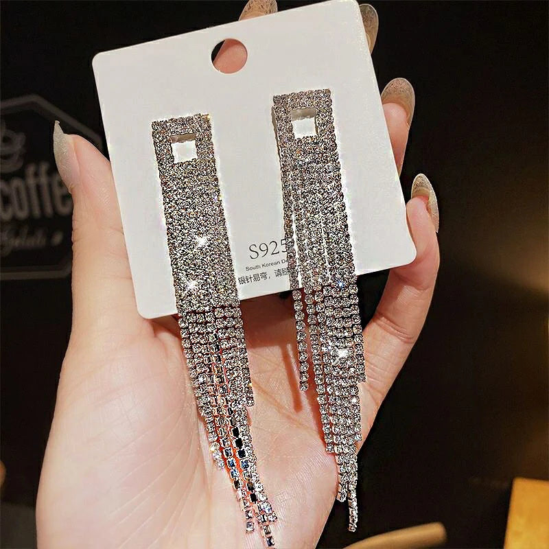 Pendientes largos de circonitas brillantes