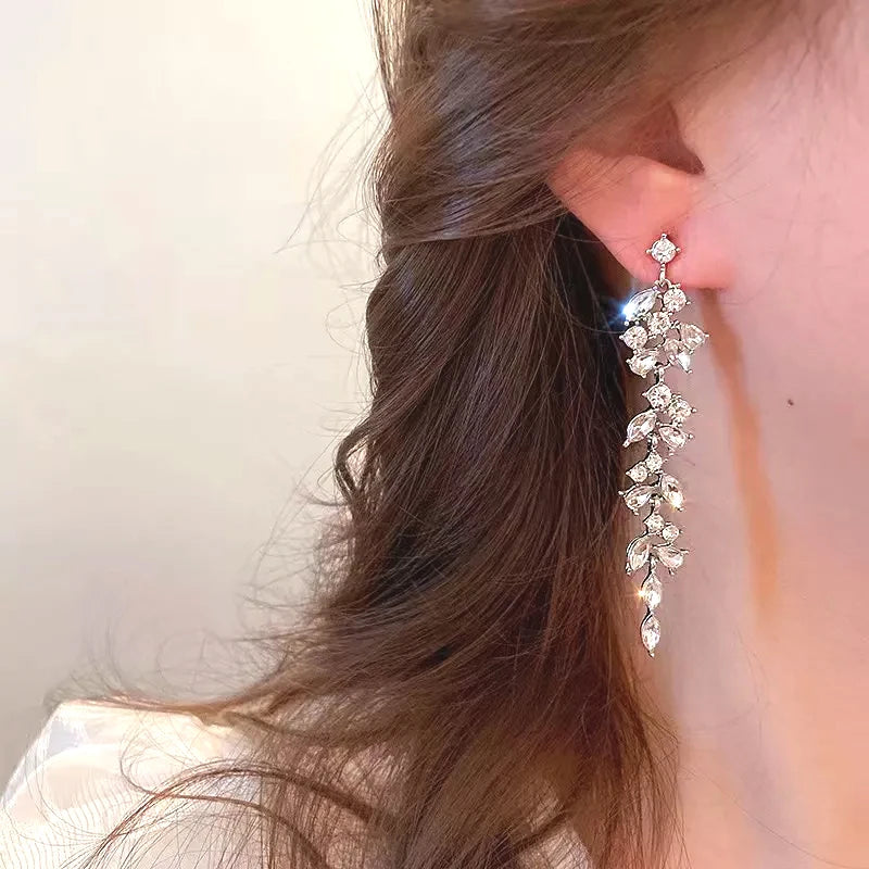 Pendientes largos de circonitas brillantes
