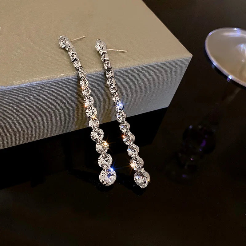 Pendientes largos de circonitas brillantes