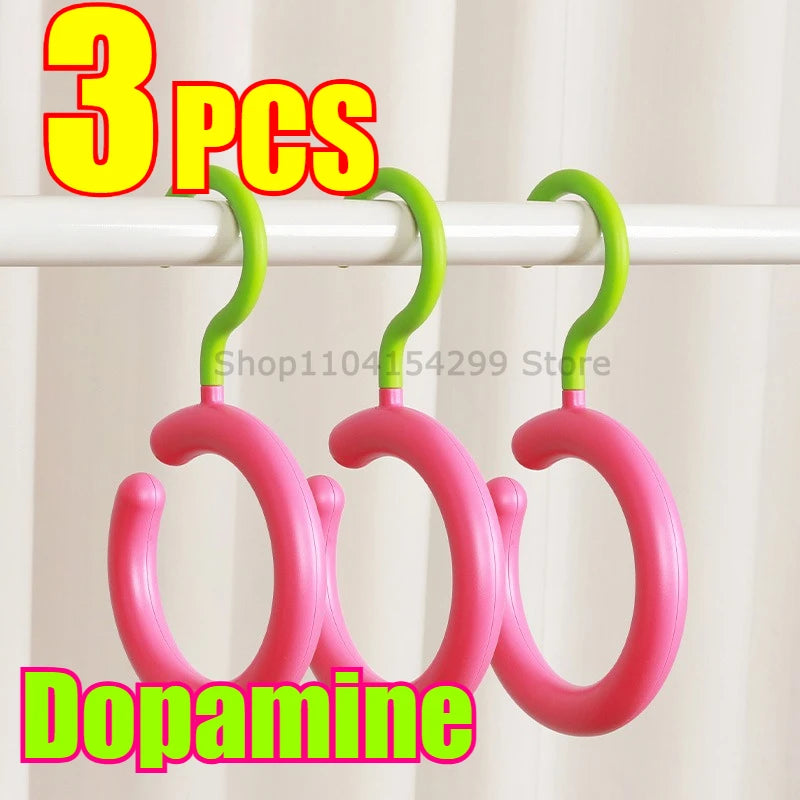 Percha organizadora para gorras y sombreros