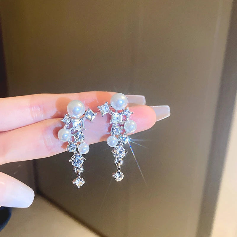 Pendientes largos de circonitas brillantes