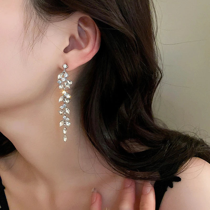 Pendientes largos de circonitas brillantes