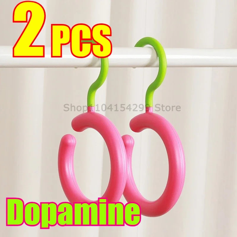 Percha organizadora para gorras y sombreros