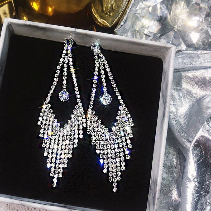 Pendientes largos de circonitas brillantes