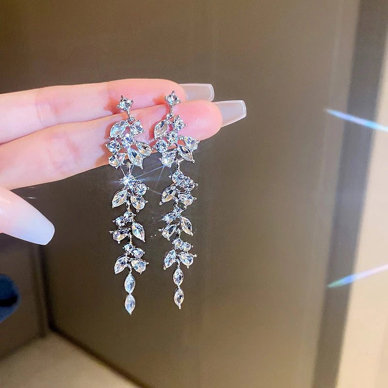Pendientes largos de circonitas brillantes