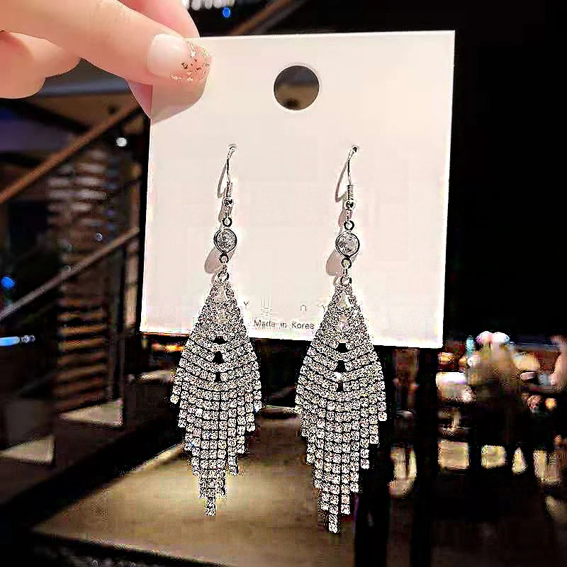 Pendientes largos de circonitas brillantes