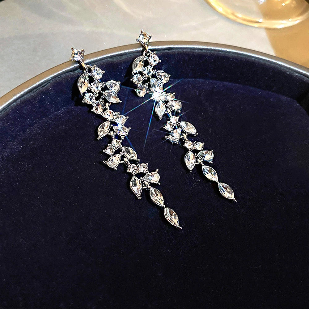 Pendientes largos de circonitas brillantes